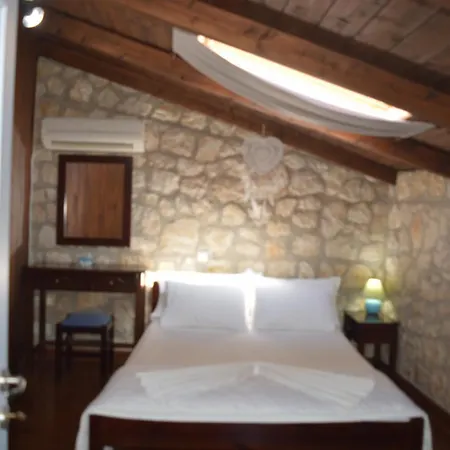 Petrinο Katochori Katokhorion (Lefkada)