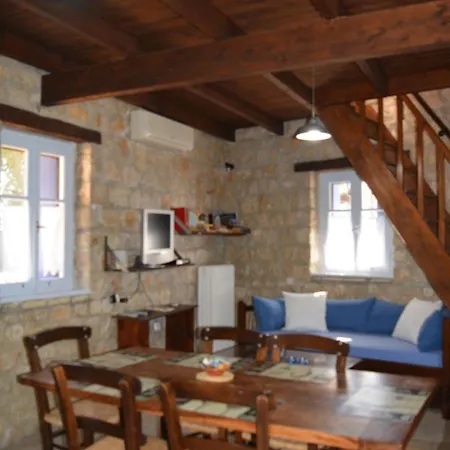 Petrinο Katochori Katokhorion (Lefkada)