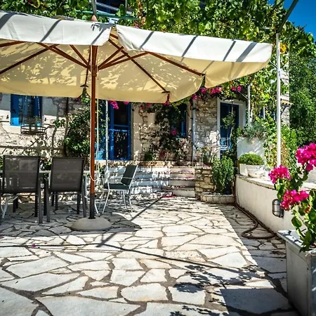 Petrinο Katochori *