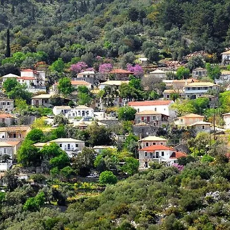 Petrinο Katochori Katokhorion (Lefkada)